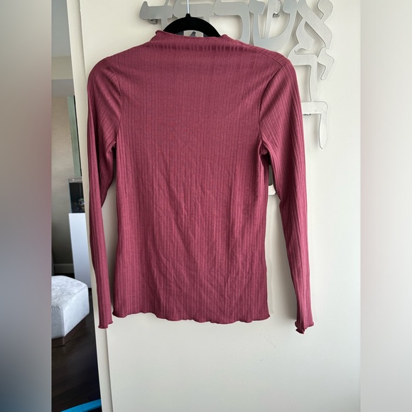 Reitmans high neck ribbed top in raspberry color - Picture 1 of 3